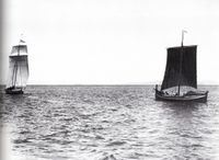Storbåt (lofotbåt) og fembøring]]. Foto: ukjent (ca. 1930).