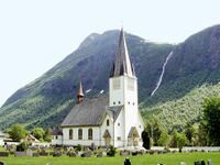 Stordal kyrkje, oppført 1907. Foto: Halvard Hatlen (2008).