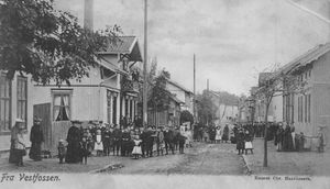Storgata i Vestfossen mellom 1900 og 1905 (sf0047).jpg