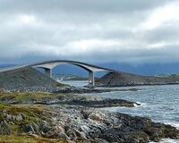 Storseisundbrua sett fra Eldhusøya på Averøy-siden. Foto: Lars Egil Sørsdal (2026)