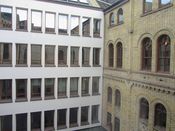 Stortingets påbygg mot Akersgata (til venstre) sett innenfra Stortingsbygningen. Foto: Stig Rune Pedersen