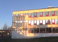 Stovner skole, Stovnerfaret 17. Foto: Stig Rune Pedersen (2011).