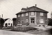 Strømmen Samvirkelag avdeling 1 med kjøttavdeling i underetasjen. Foto 1951.
