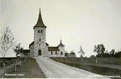 Strømmen kirke tidlig i 1930-årene. Postkort