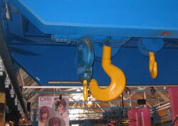 Krankroker i det gamle støperiet er fortsatt å se i det nye Storsenteret. Foto 2005 Steinar Bunæs.