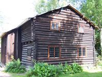 Smedstadbygningen (bygd ca. 1751) etter at den kom på museum. Panelinga er fjerna. Foto: Chris Nyborg