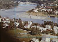 440. Sundbakken med Gamle-Hokksund og Hellefossen - WF162.jpg