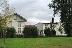 Suphammergården sett fra Stasjonsparken. Foto Steinar Bunæs.