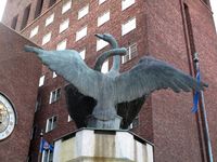 Svanegruppe, fontene, i borggården, utført av Dyre Vaa. Foto: Stig Rune Pedersen