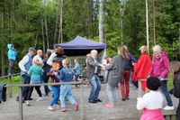 Svartskog spelemannslag spiller til dans. Siri Iversen, juni 2017.