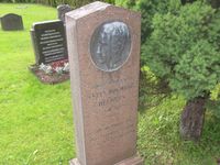 480. Svein Holmboe Helmers gravminne.jpg