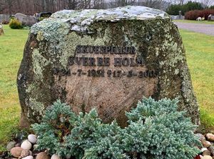 Sverre Holm gravminne Stavern.jpg