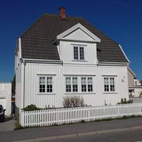 82. Sverres gate 35 A (Larvik).jpg