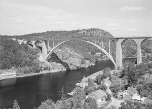 Svinesundsbroen - no-nb digifoto 20150218 00110 NB MIT FNR 17212.jpg