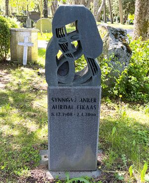 Synnøve Anker Aurdal Eikaas gravminne.jpeg
