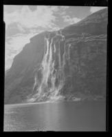 1. Syv Søstre, Geiranger - no-nb digifoto 20160225 00092 NB MIT FNR 06115.jpg