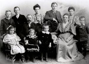 Syver Damhaugs familie 1905.jpg