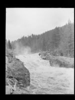 43. Tømmerfløting i Skjerva - no-nb digifoto 20150716 00257 NB MIT FNR 15997.jpg