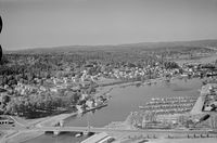 Kanalbrua i Tønsberg, sett mot vest. Foto: Widerøes Flyveselskap/ Vestfoldmuseene (1959).