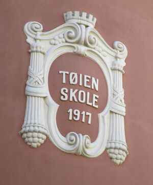 Tøyen skole Oslo detalj fra fasade.jpg