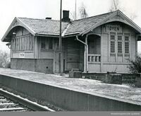 Tøyen stasjon, ark. Paul Armin Due, påbygget 1913 ved Hoel. Foto: Arbeiderbevegelsens arkiv og bibliotek (1965).