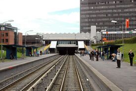 Økern stasjon på Grorudbanen (1966). Foto: Roy Olsen (2007).