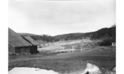 Utsikt over jordene sett fra tunet på Taraldrud, ca 1930 Foto: Digitalt museum