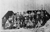 Teglverksarbeidere. Foto: Røyken historielag (1900-1920).