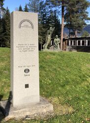 Teknabauta foran Fjellsprengningsmuseet ble reist i 2011.