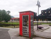 Telefonkiosk i Hafstadveien i Førde. Foto: Knut Kjørkleiv (2024)