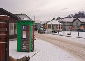 Telefonkiosk, Kabelvåg i Lofoten, utenfor Galleri Lille Kabelvåg. Foto: Knut Kjørkleiv (2023)