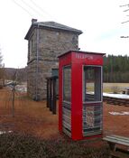 Telefonkiosk på Simonstad stasjon, Åmli. Foto: Heidi Thöni Sletten (2016).