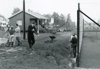 Tennisbaner under anlegg ved Gamle Strømsvei på Strømmen 1957.