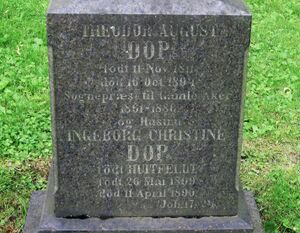 Theodor August Dop gravminne.jpg