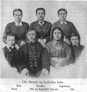 Familiebilde av Ola Strond med kone og fem barn