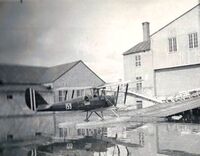 131. Tiger Moth m flottører Kjeller 1931.jpg