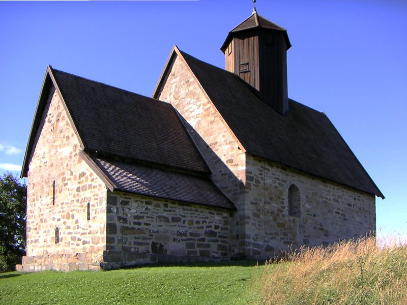 Fil:Tingelstad gamle kirke Gran.jpg