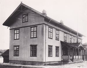 Tingstua i Hokksund (oeb-180251).jpg