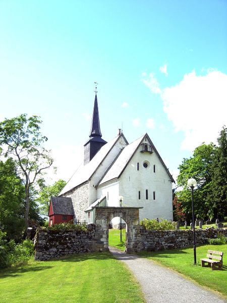 Fil:Tingvoll kyrkje.jpg