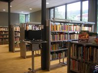 Biblioteket er på plass i Tokke kulturhus.