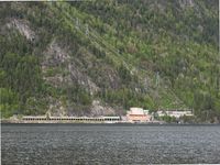 Tokke kraftverk ligg aust for staden, på nordsida av Bandak. Foto: Siri Johannessen (2016).