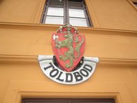 Riksvåpenet på veggen til tollboden i Halden.
