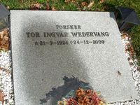 26. Tor-Ingvar Wedervang gravminne Horten.jpg