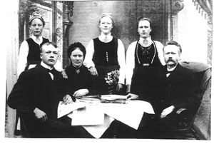 Torbjørg og John Lie med fam..jpg