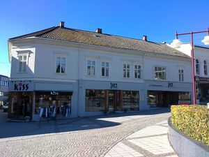 Torget 4 (Larvik).jpg
