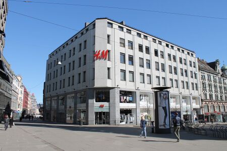 Hasselgården i tiden 1970 til 2019. Foto: Chris Nyborg (2013).