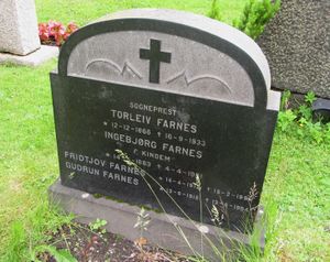 Torleiv Farnes gravminne.jpg
