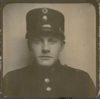 Torleiv Midtgarden som fenrik