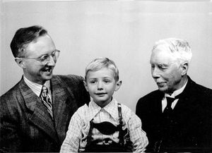 Tre generasjoner Lundstein.JPG