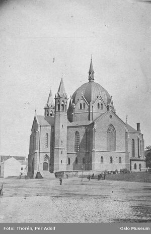 Trefoldighetskirken i Oslo ca 1870 OB.F12208a.jpg